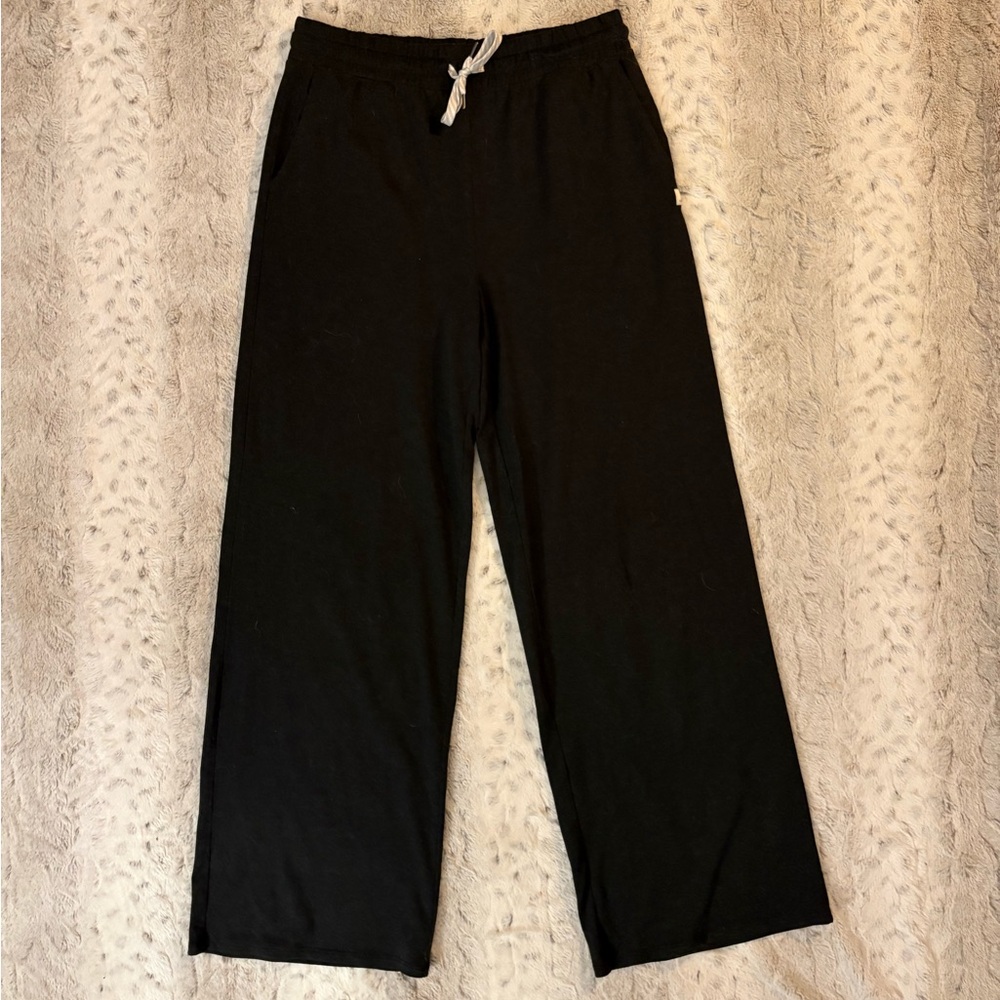 Vuori halo essential wideleg pant charcoal black size M